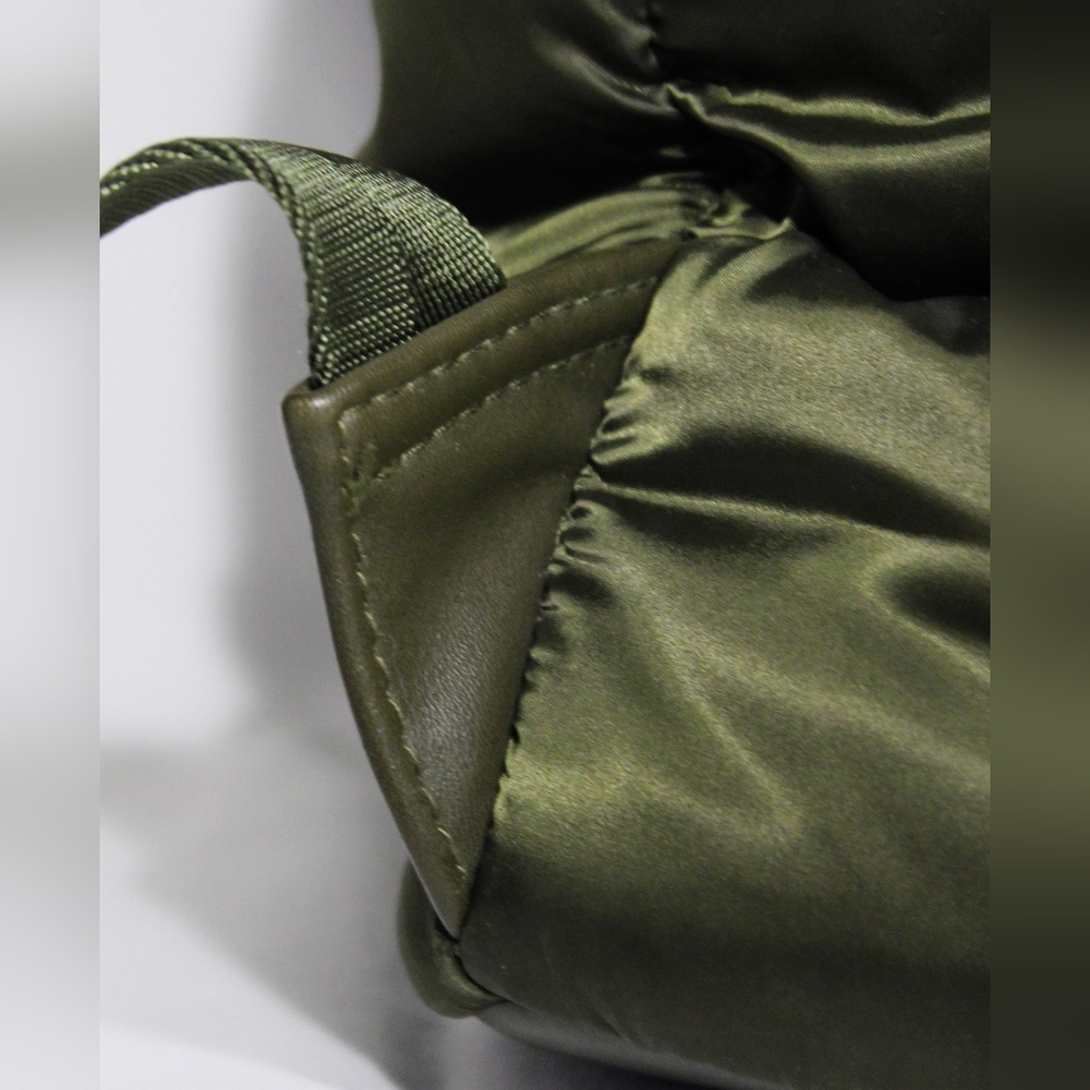 Urban Fit backpack, quilted design, great for small computers. EUC! - Picture 12 of 15